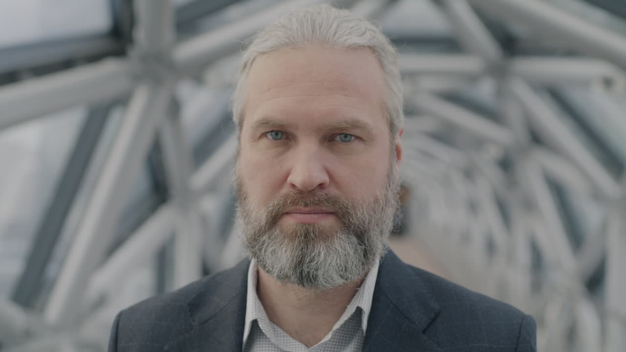 도시에서 한 남자의 초상화