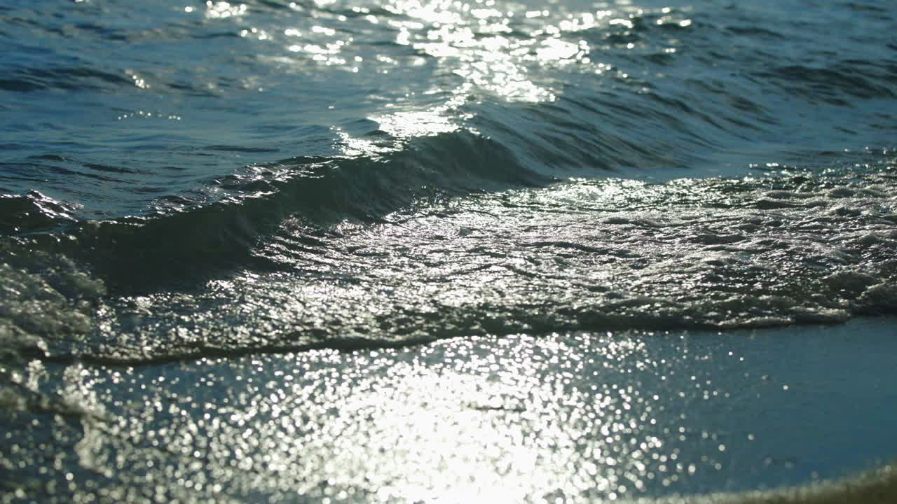 해변에 있는 바다의 파도