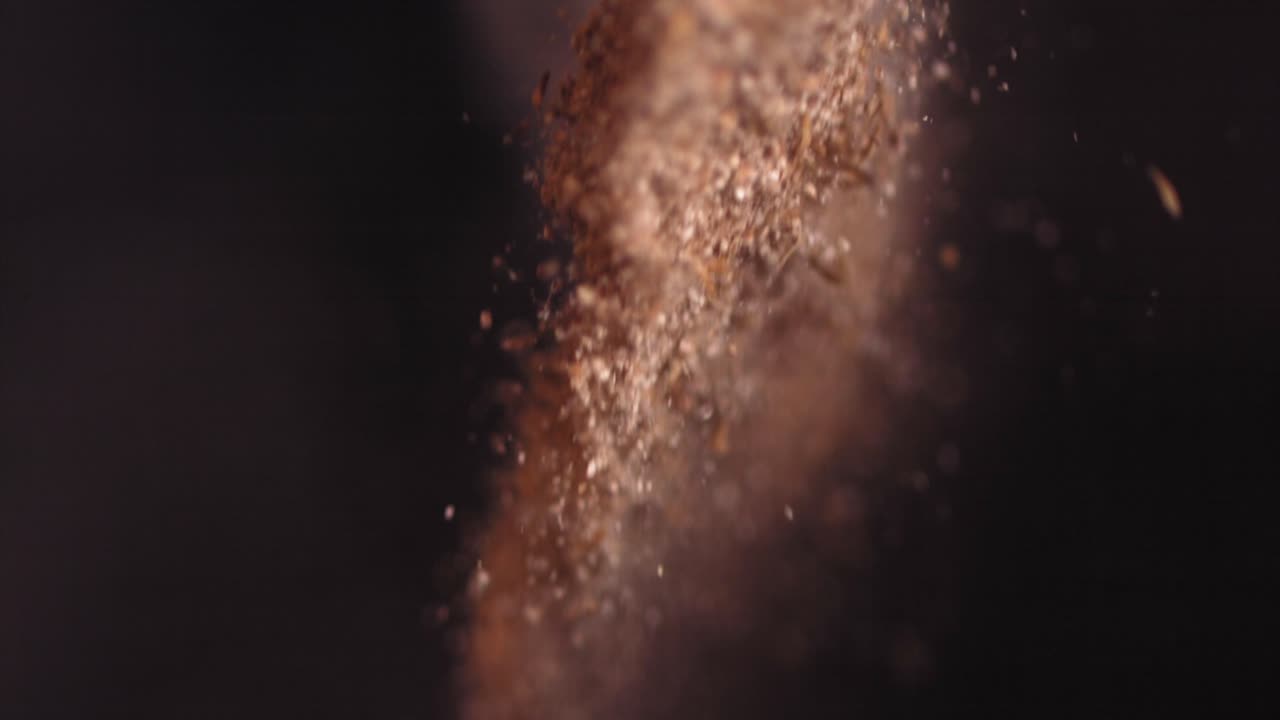 뿌리 덮개와 곡물이 떨어지는