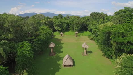 Una-Toma-Aérea-De-Las-Ruinas-Mayas-De-Quirigua-4