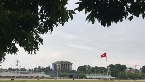 Äußeres-Des-Ho-Chi-Minh-Mausoleums-In-Hanoi,-Vietnam