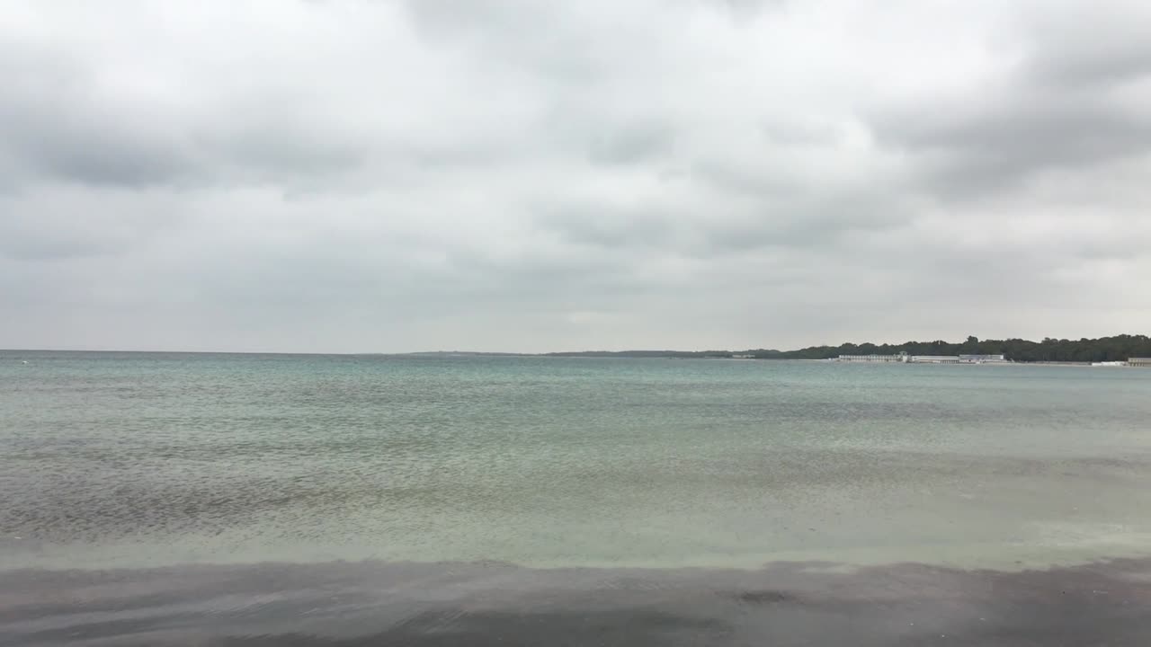 패닝 효과가 있는 이탈리아 레체 근처의 산 카탈도 모래 해변