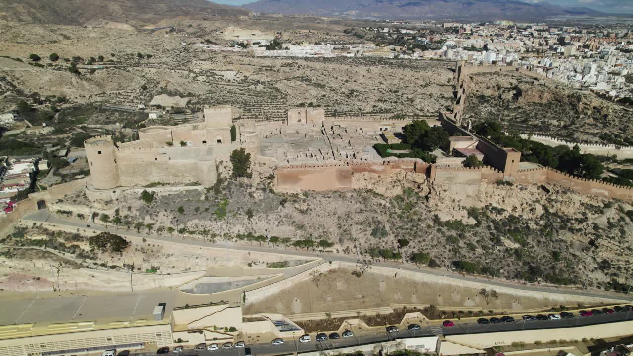 vista aérea de la alcazaba de almería en españa.