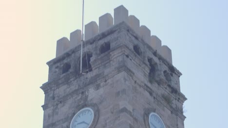 marina de antalya con el castillo de antalia