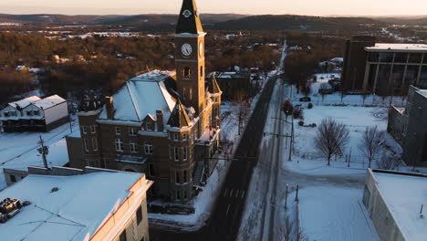 Vista-Aérea-Del-Antiguo-Palacio-De-Justicia-Del-Condado-De-Washington-En-Fayetteville,-Arkansas,-EE.UU.