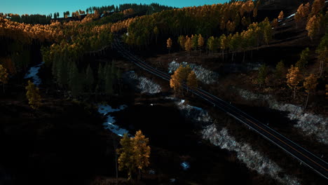 Hermoso-Camino-De-Invierno-Visto-Desde-Arriba