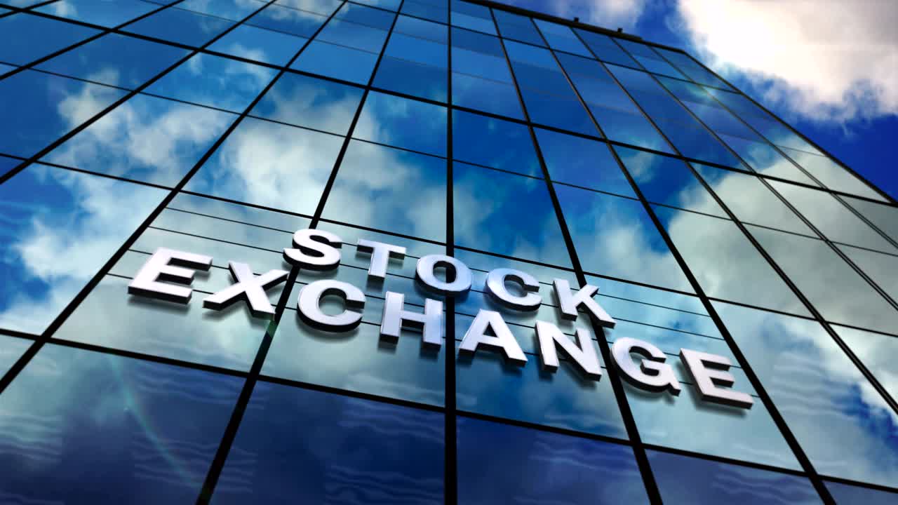 Grattacielo di vetro della Borsa con cielo riflesso, animazione in loop