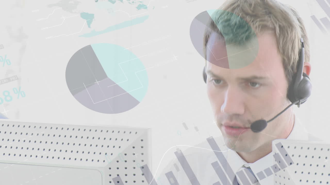 animación del procesamiento de datos financieros y estadísticos sobre un hombre de negocios que lleva auriculares de teléfono