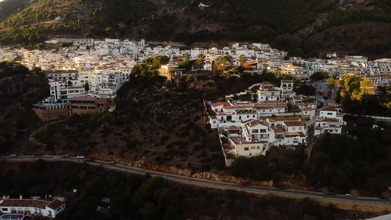 fincas privadas de la ciudad de mijas en españa, vista aérea de drones