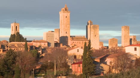 la hermosa ciudad de san gimignano en italia 2