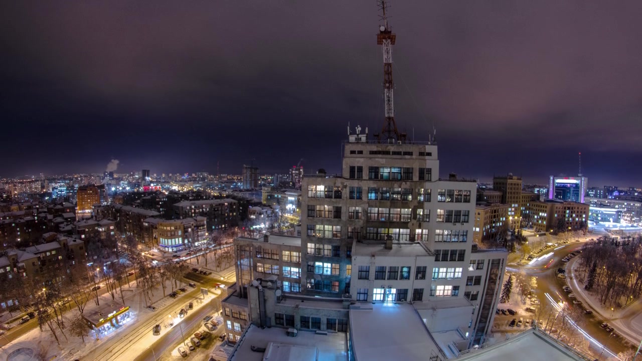 Statsindustribygningen (Industripaladset) eller Gosprom vinternat tidsforløb bygget i konstruktivistisk stil i 1926. Kharkiv. Luftfoto fra taget