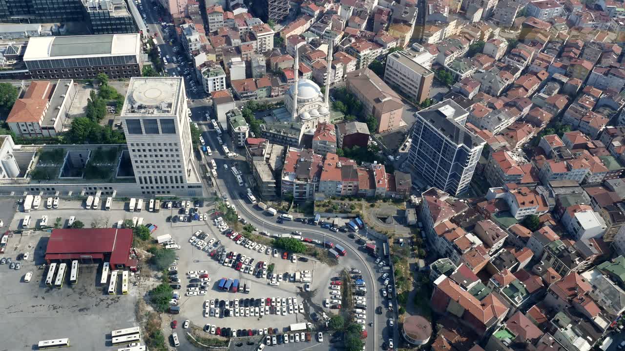 모스크 가 있는 도시 의 공중 사진