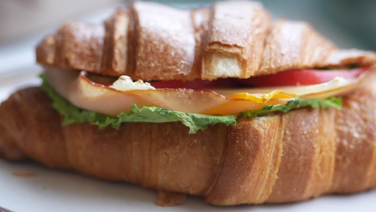 크루아상 샌드위치