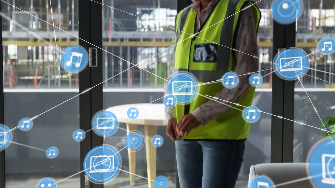 animación de una red de conexiones con iconos sobre una mujer de negocios caucásica con traje de seguridad