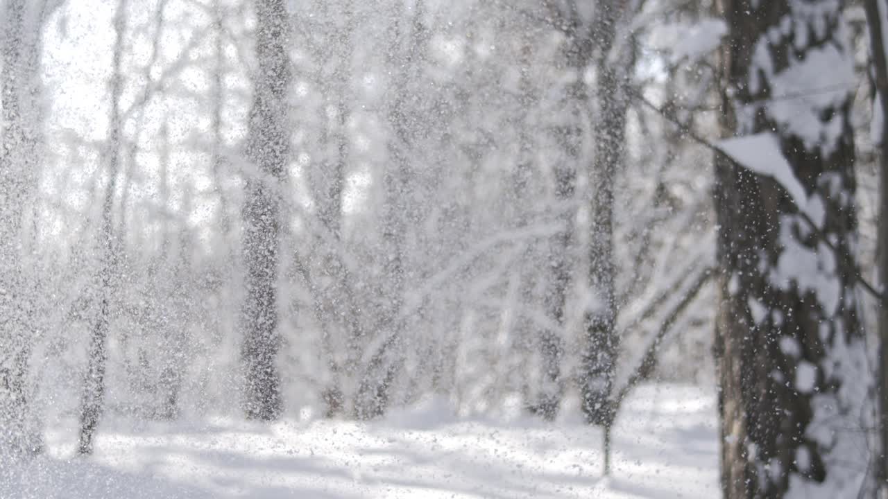 눈이 내리는 겨울의 풍경: 슈퍼 슬로 모션에서 추상적인 겨울 크리스마스 배경