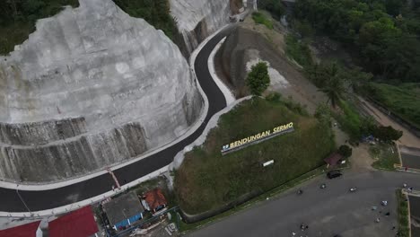 Aerial-view-of-the-Sermo-reservoir-in-the-late-afternoon,-the-largest-reservoir-in-Yogyakarta-and-the-best-tourist-destination-in-the-city