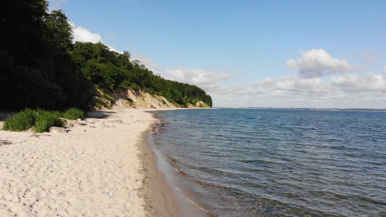 pohjois-saksassa sijaitseva schleswig-holsteinin rannikko, joka on nimeltään nöhr beach, sijaitsee itämeren rannikolla.