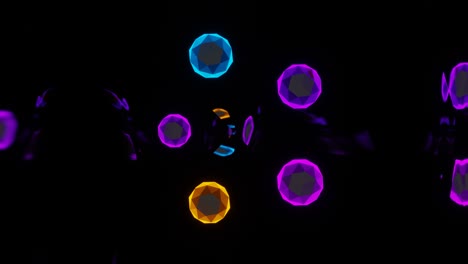 las esferas de vidrio brillantes multicolores de la discoteca.