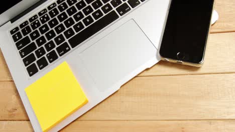 Laptop-and-mobile-phone-on-wooden-plank