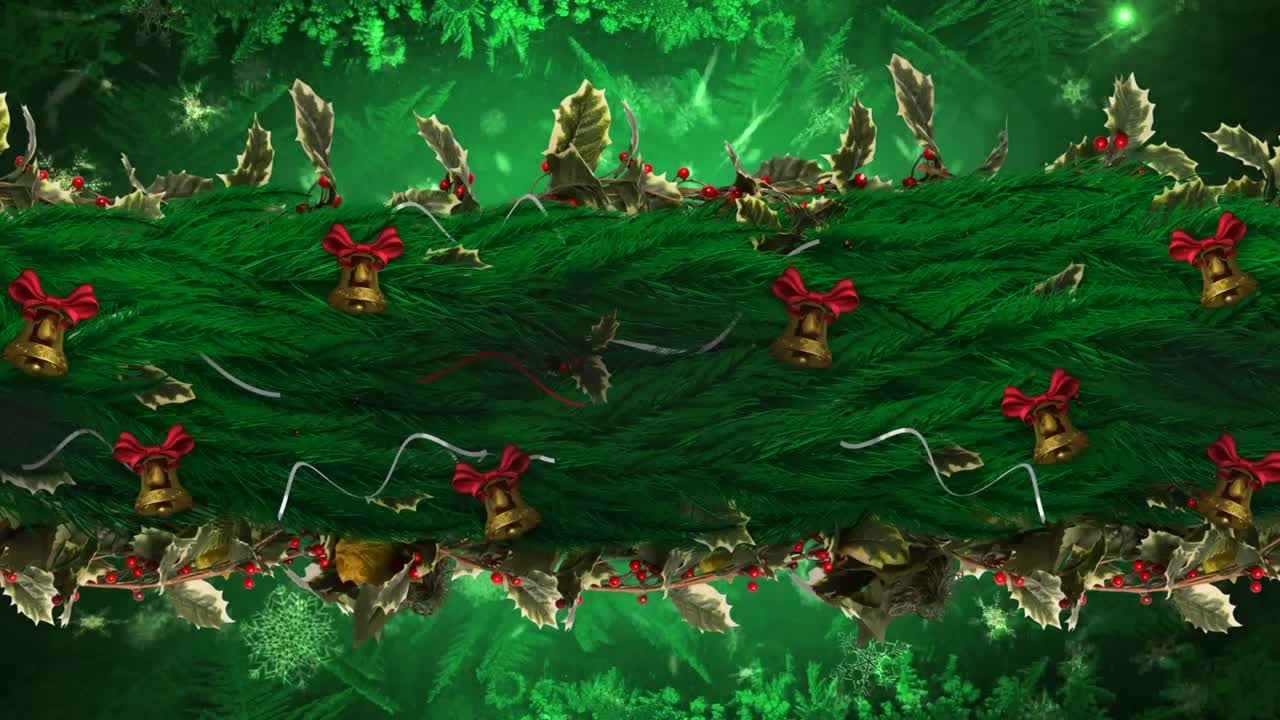 animación de copos de nieve verdes sobre la rama del árbol de navidad decorada con con campanas y acebo.