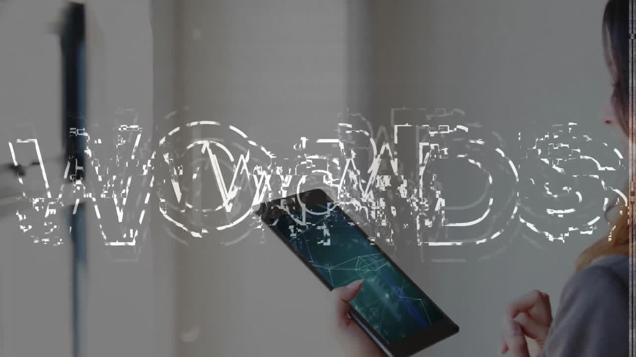 usando tableta, persona interactuando con datos digitales a través de animación de fallas