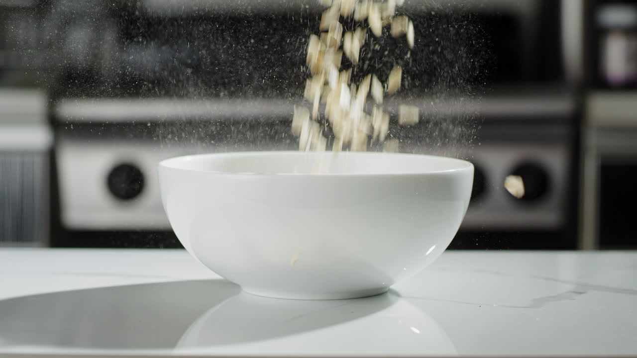 슬로우 모션으로 떨어지는 귀리