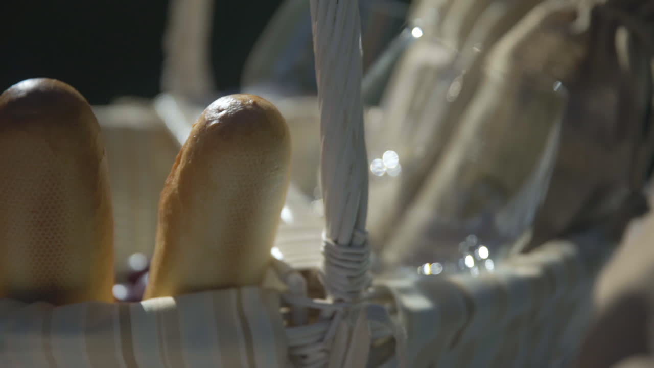 소녀는 소풍을 준비하고 있다