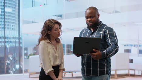 entrepreneur meeting with a realtor salesman on an office hunt