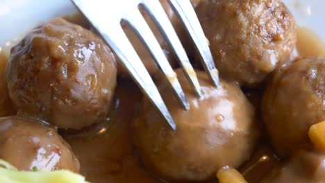 swedish meatballs with gravy