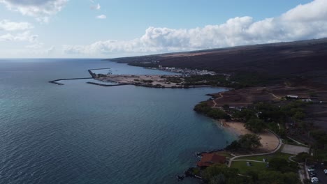 4k-Filmische-Drohnenaufnahme-Im-Uhrzeigersinn-Von-Spencer-Beach-Und-Der-Küste-Am-Nordwestlichen-Ende-Der-Großen-Insel-Hawaii