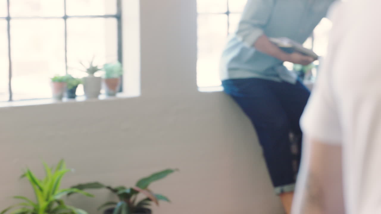 espacio de oficina moderno con personas