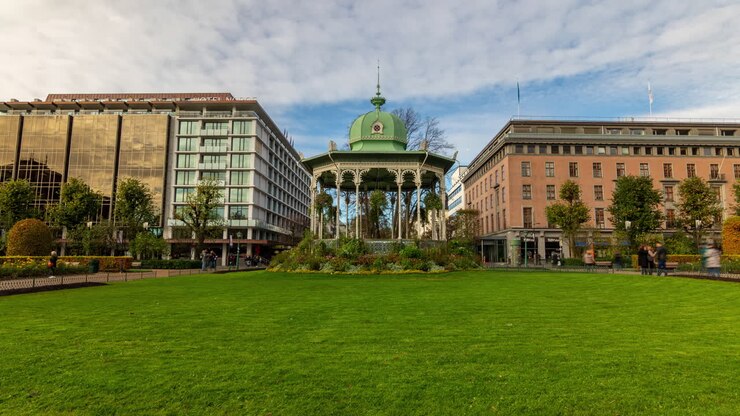 Il bellissimo padiglione, Musikkpaviljongen, nella città di Bergen, Norvegia