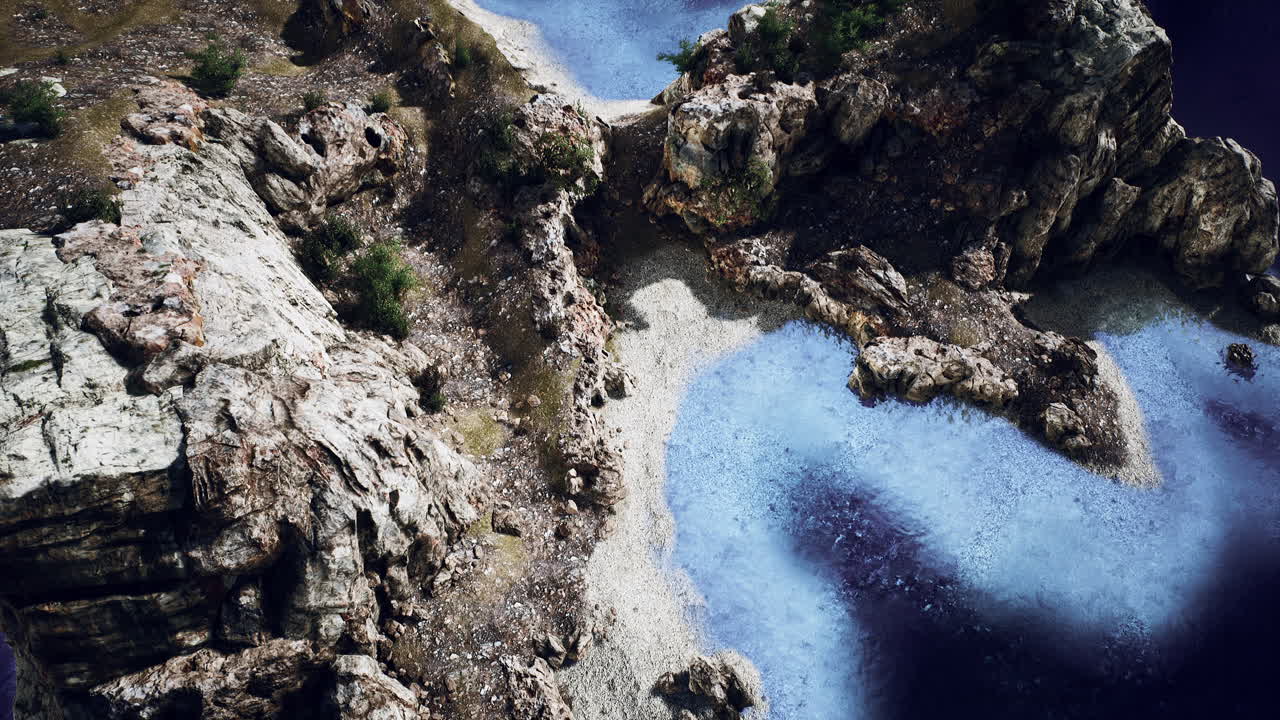 Vista aerea da drone di un'isola rocciosa nell'Oceano Atlantico
