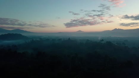 Majestuoso-Templo-De-Borobudur-Al-Amanecer