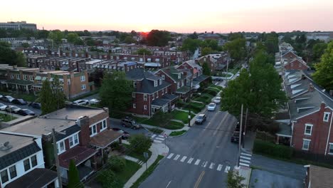 Ciudad-Americana-Durante-El-Atardecer-De-Verano