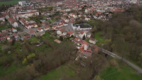 fotografía aérea de una pequeña ciudad alemana