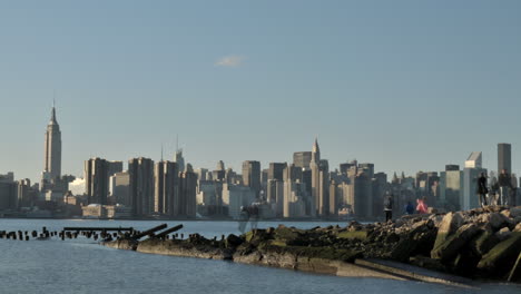 this is a time lapse of the new york city time lapse taken from the eat river