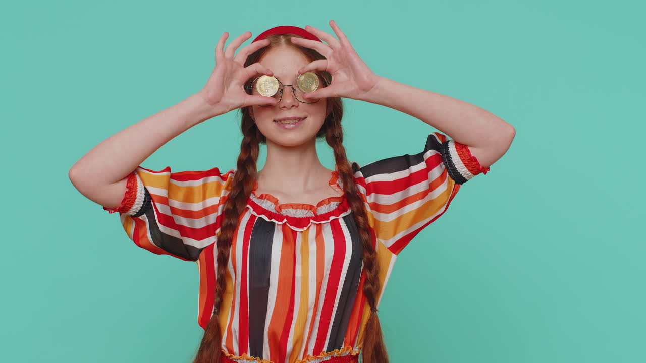 비트코인을 보여주는 소녀 btc, 경력 부, 암호화폐 투자 광산 미래 기술 지불