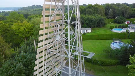 estructura de torre de navegación alta para barcos en la calle