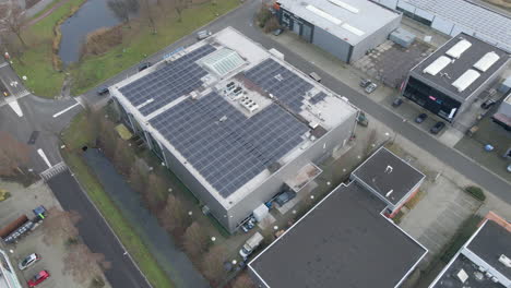 Hermosa-Antena-De-Techo-Industrial-Llena-De-Paneles-Solares