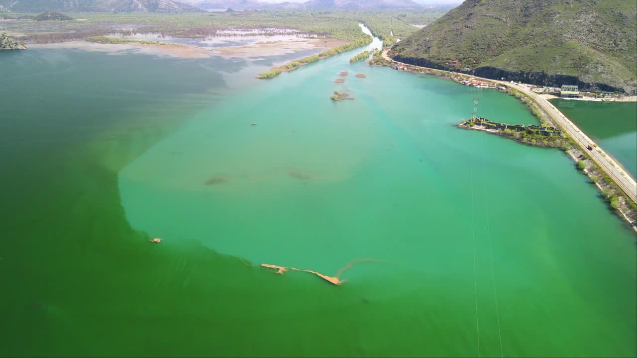 차량 고속도로, 몬테네그로의 무인 항공기 보기입니다. 해상 고속도로