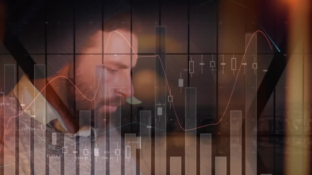 사무실에서 컴퓨터를 사용하는 백인 남성에 대한 통계 데이터 처리 애니메이션