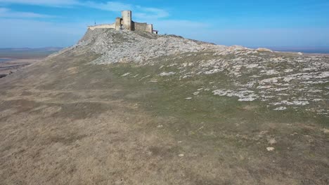 Enisala-fortress-in-Romania,-drone-shot,-short-flight-towards-the-fortress