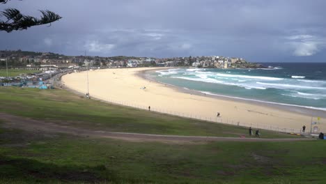 playa de surf vacía de sydney bondi, apocalipsis zombie en nueva gales del sur, australia