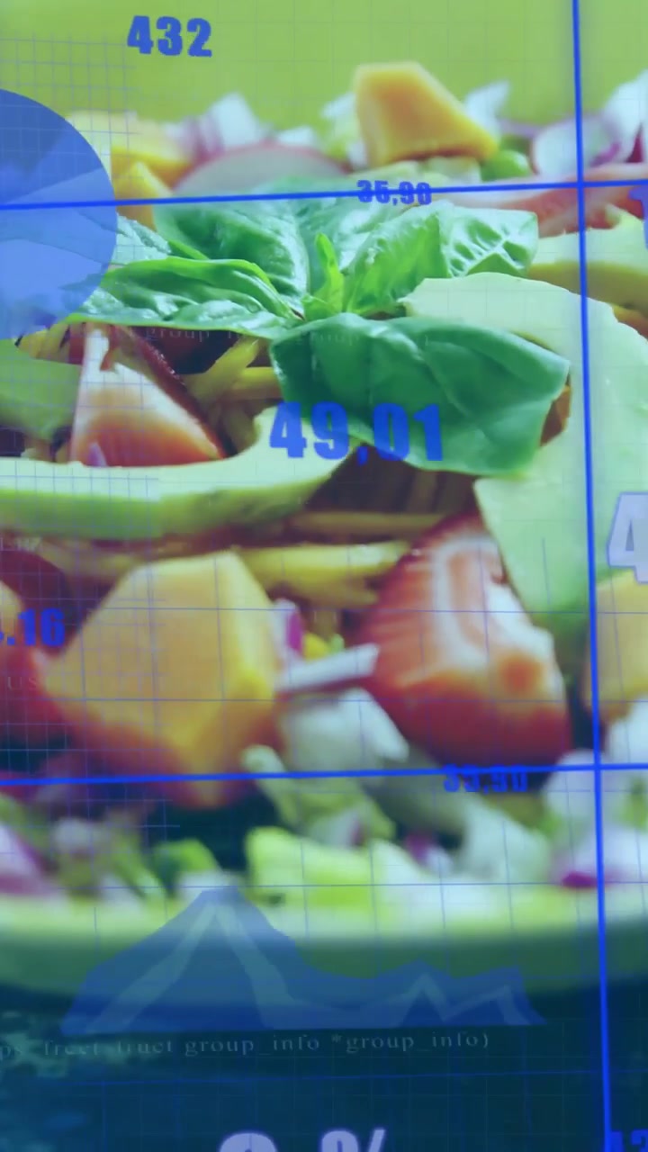 Video verticale: La telecamera si allontana, una ciotola di insalata al centro mentre un HUD blu aggiorna la percentuale per la dieta