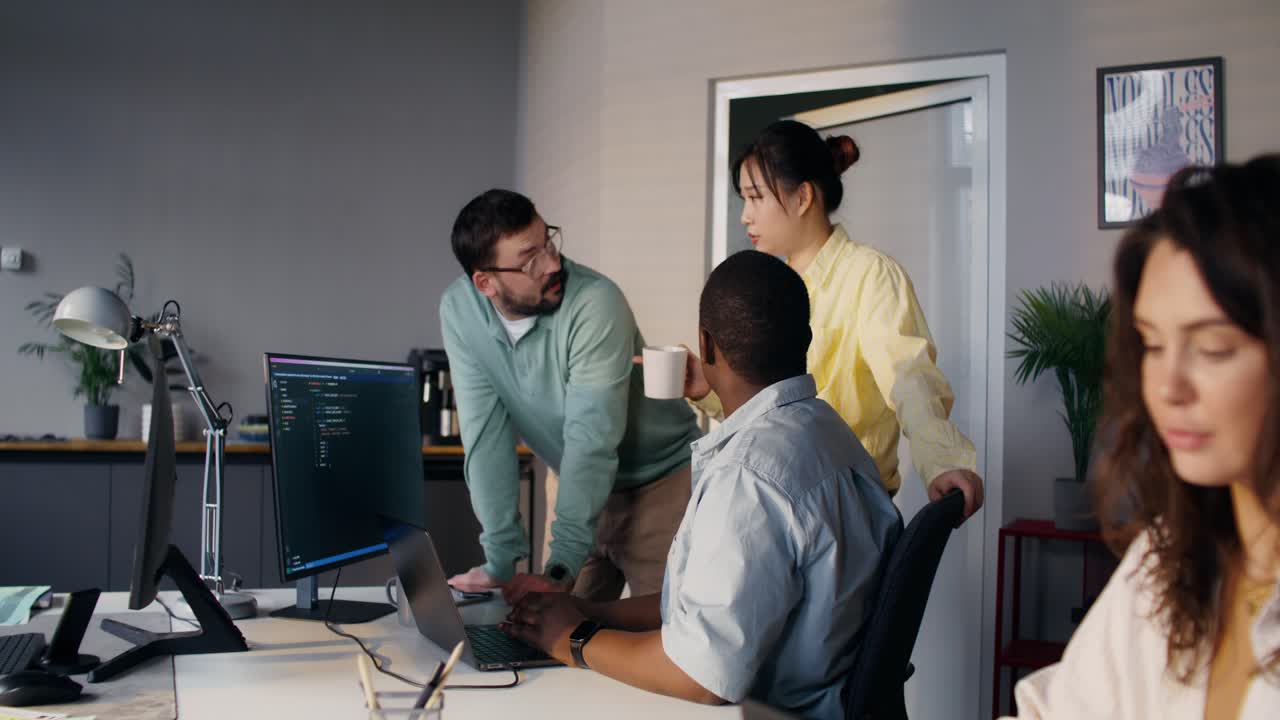 colaboración en equipo en una oficina moderna