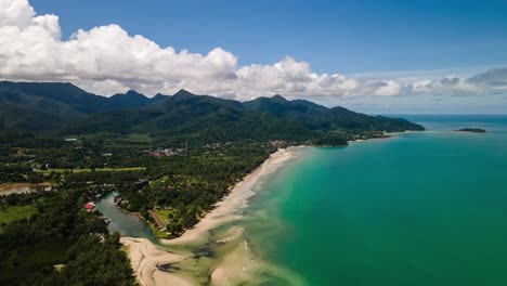 4K-Zeitraffer-Drohnenaufnahmen,-Statische-Aufnahmen-Aus-Großer-Höhe,-Malerische-Aussicht-Auf-Die-Insel-Koh-Chang-Mit-Stränden-Unten-In-Thailand