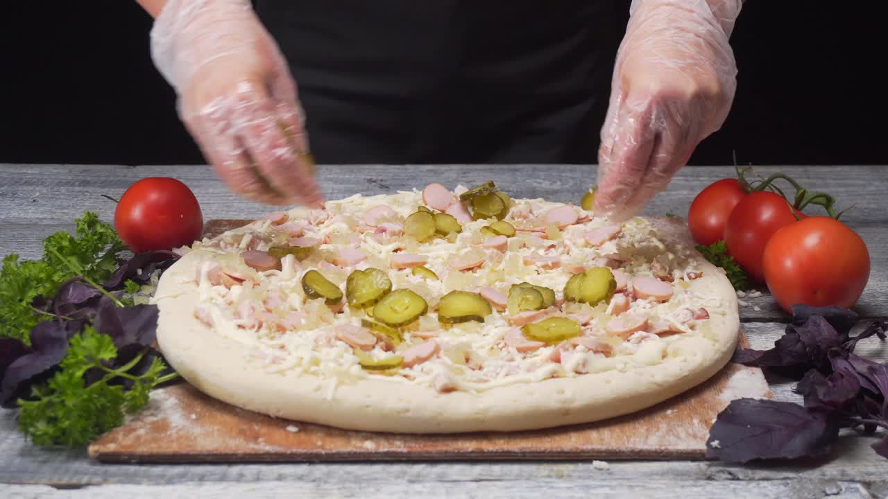 готовить вкусную пиццу