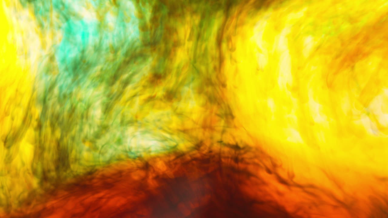 pintura o tinte verde y naranja caído en el agua contra un fondo blanco para crear un fondo de humo de colores giratorios 2