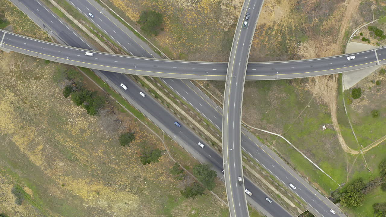 도시를 연결시키고 있습니다.